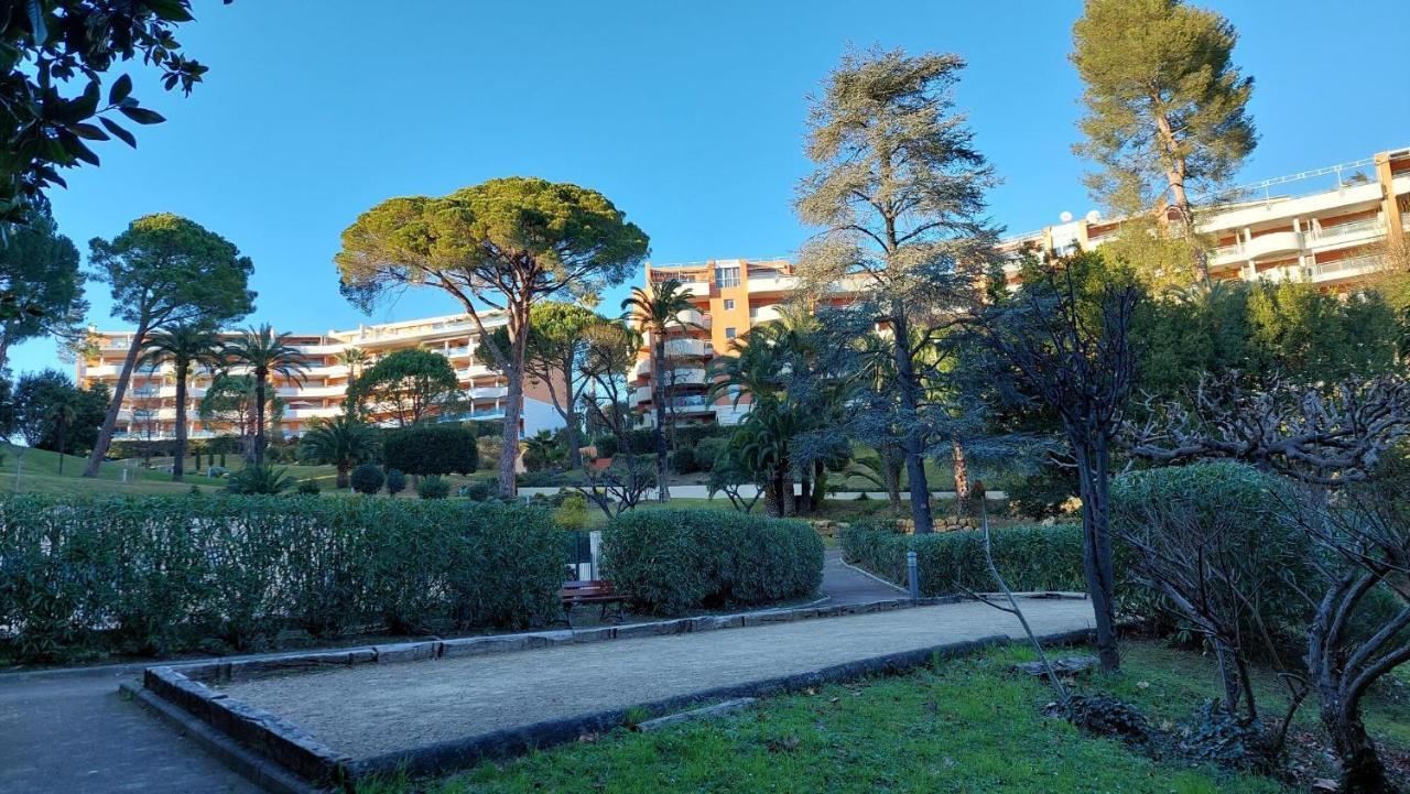 Charmant Appartement Residentiel Avec Terrasse, Jardin Privatif Et Piscine A Cannes Кан Екстериор снимка