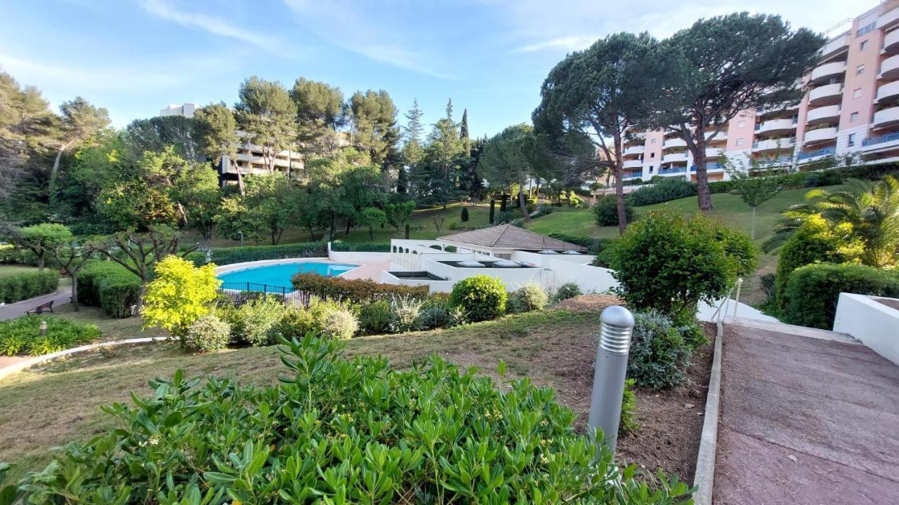 Charmant Appartement Residentiel Avec Terrasse, Jardin Privatif Et Piscine A Cannes Кан Екстериор снимка