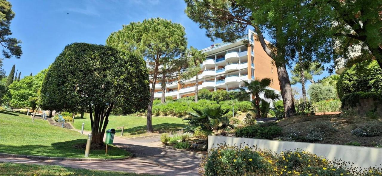 Charmant Appartement Residentiel Avec Terrasse, Jardin Privatif Et Piscine A Cannes Кан Екстериор снимка